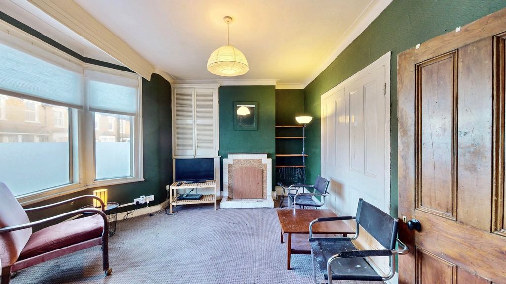 Property photo 2 of 33 Picture No. 04