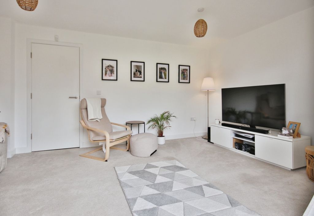 Property photo 3 of 22 4397567