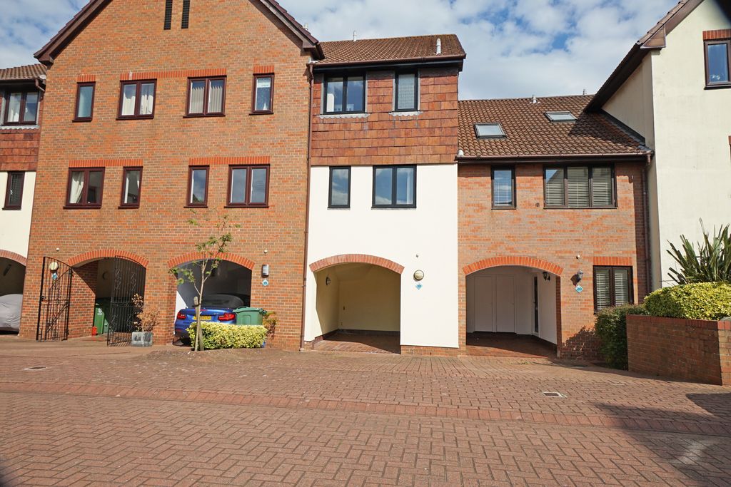Property photo 1 of 24
