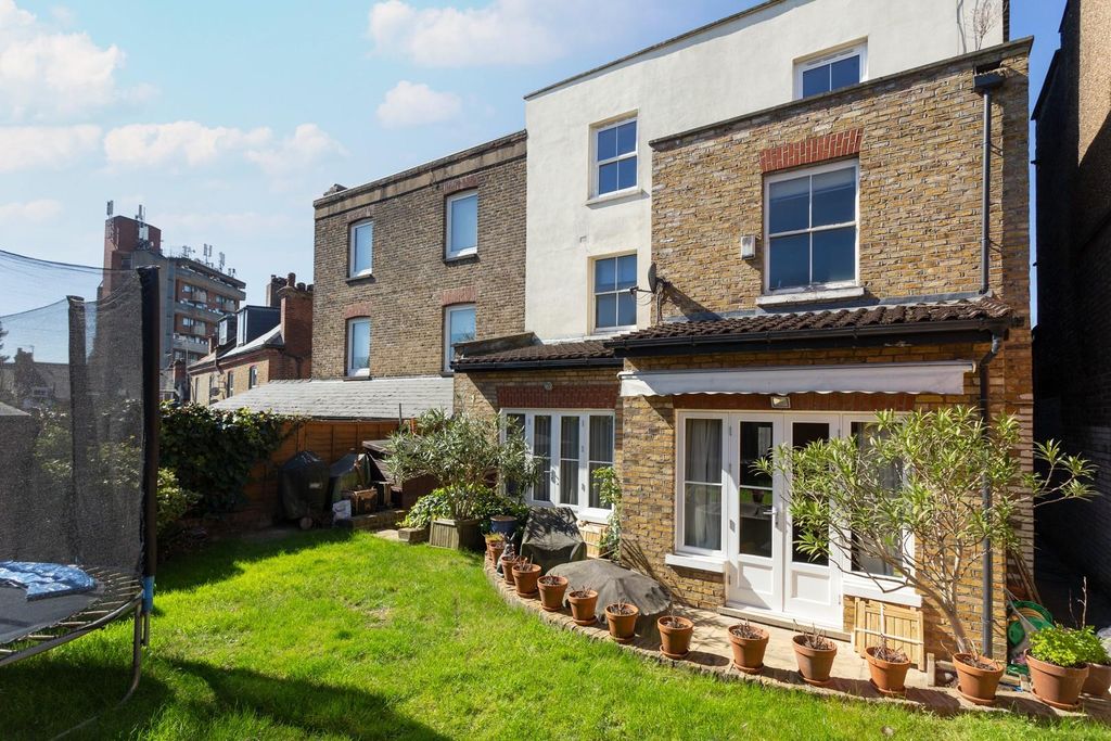 Property photo 2 of 14 Garden Reverse