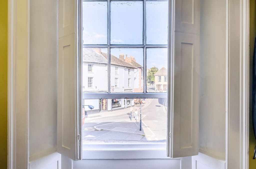 Property photo 1 of 10 View