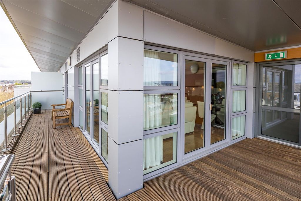 Property photo 3 of 21 510Orchardplaza-3.Jpg