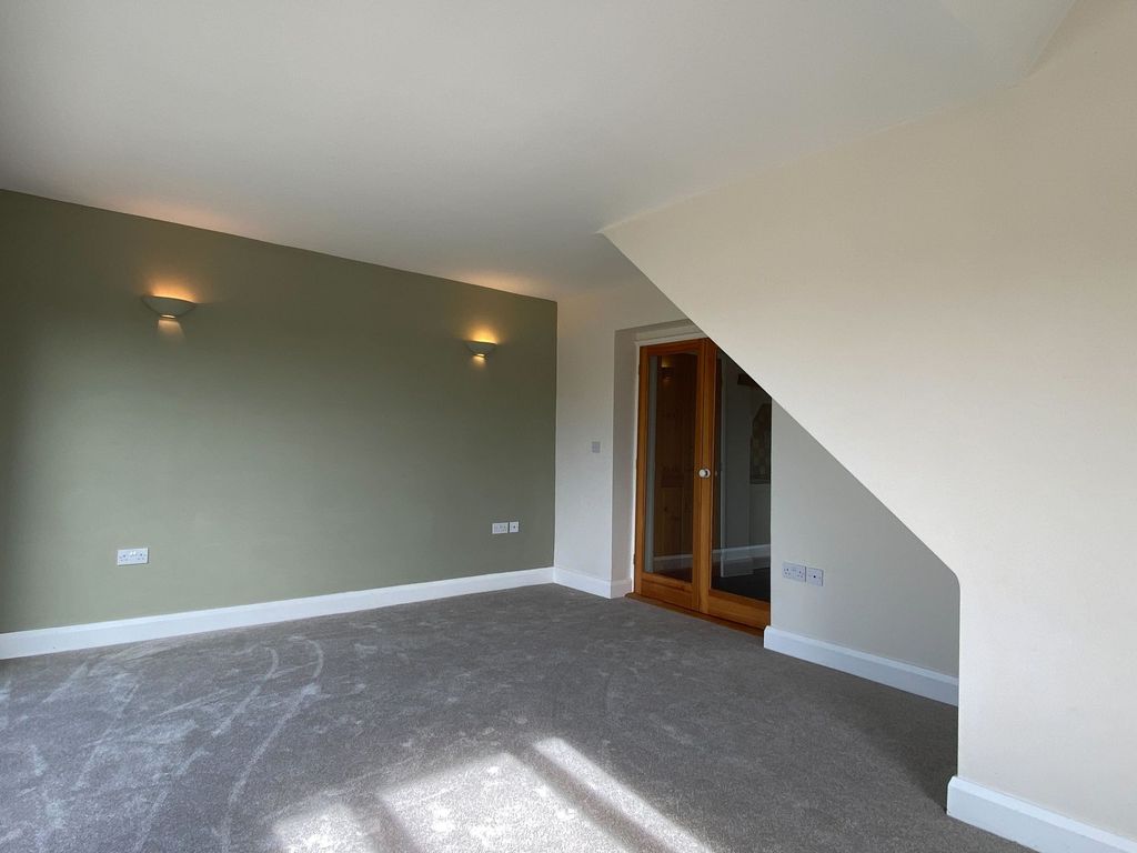 Property photo 3 of 32