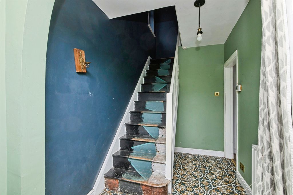 Property photo 2 of 20