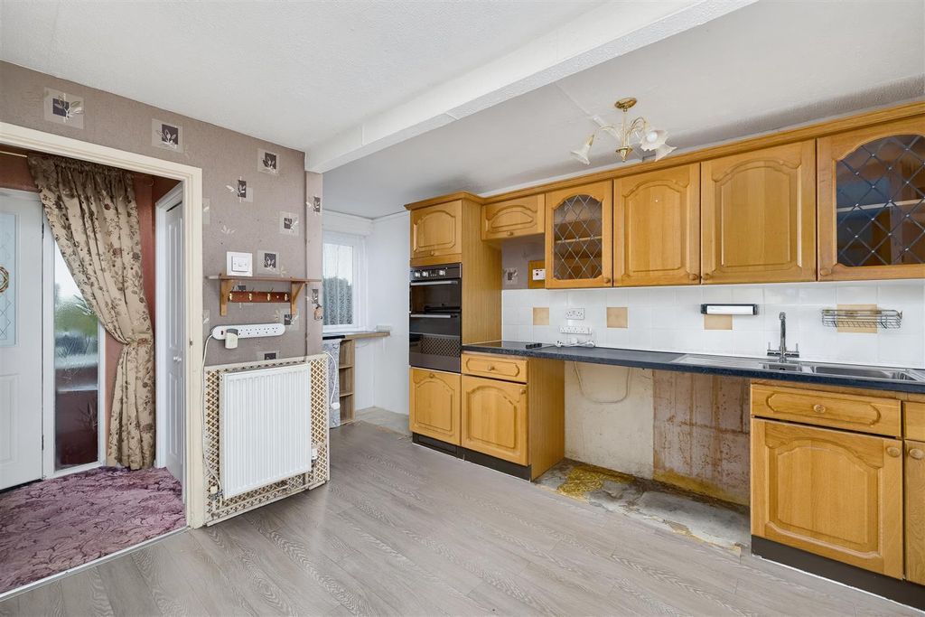 Property photo 3 of 16 Kitchen/Diner