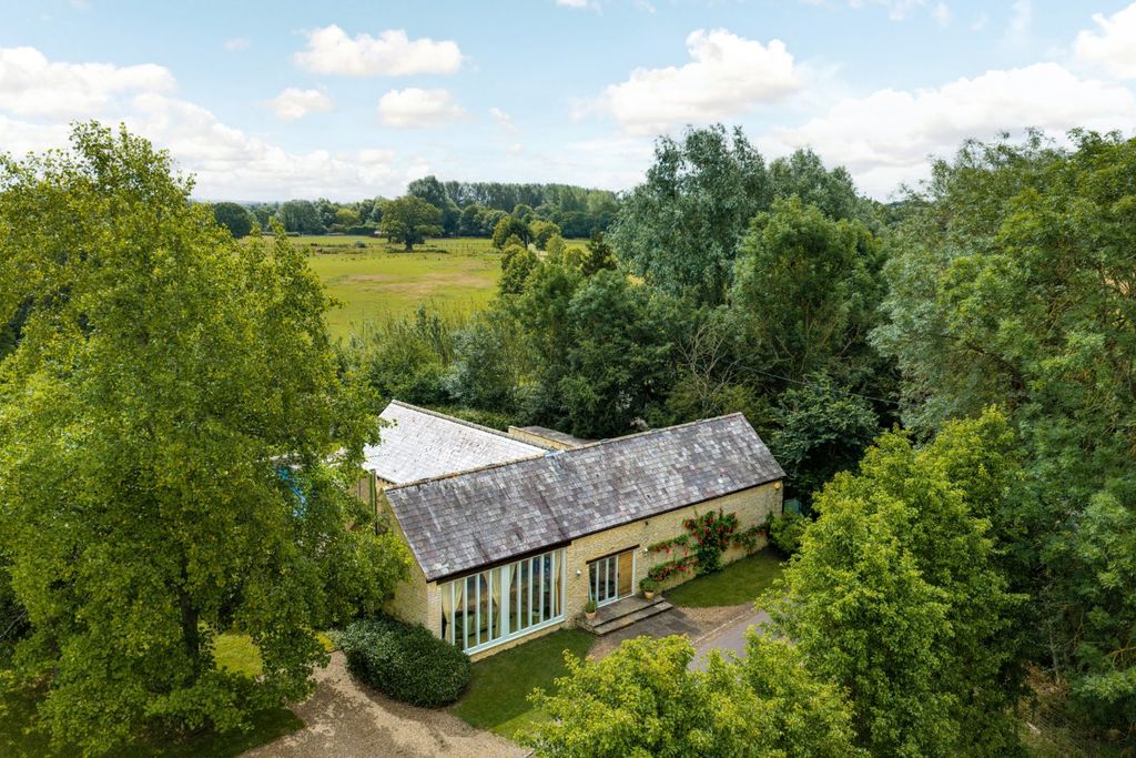 Property photo 2 of 22 Mill Barn