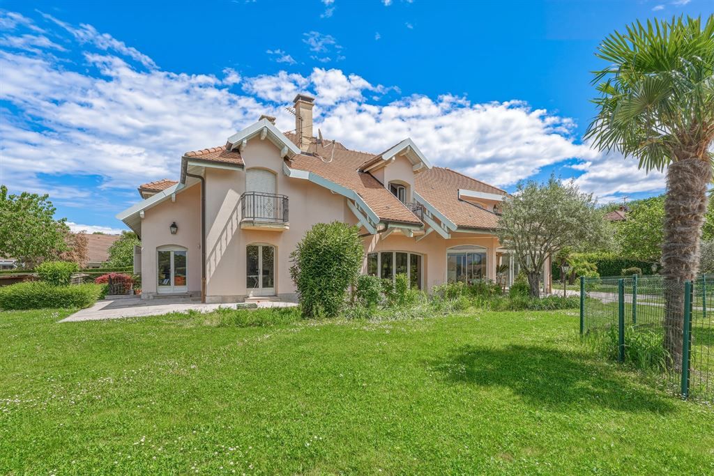 Property photo 3 of 18