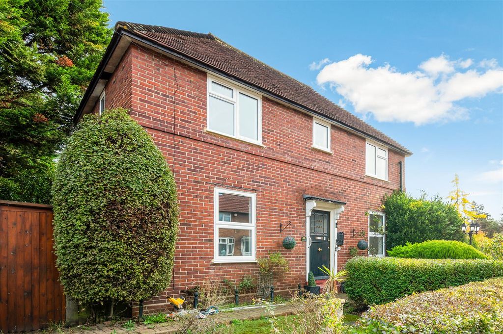 Property photo 2 of 9 Glastonbury Road, 113-18.Jpg