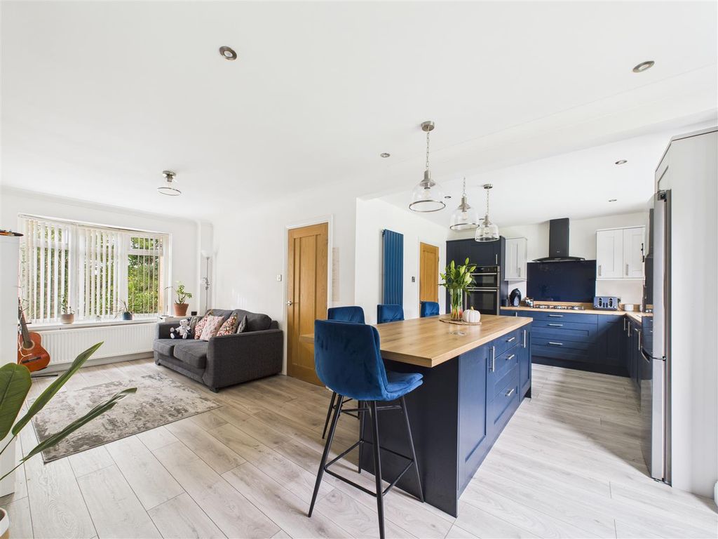 Property photo 2 of 25 Cam03303G0-Pr0239-Still014.Jpg