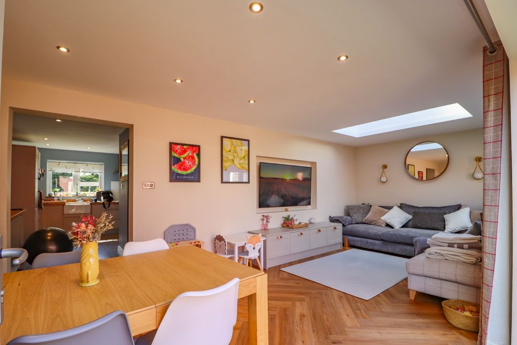 Property photo 3 of 31 4506286