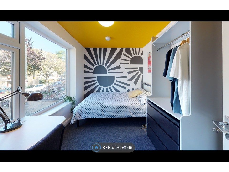 Property photo 2 of 16 Bedroom