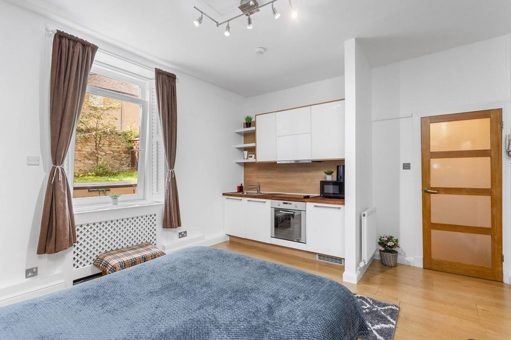 Property photo 2 of 11