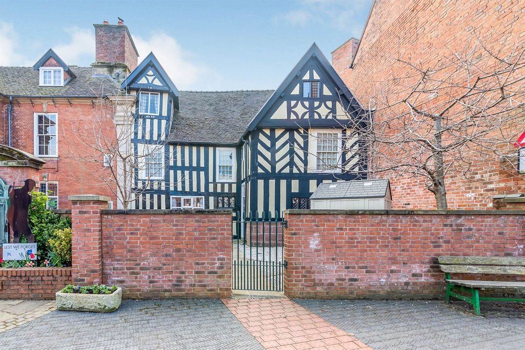 Property photo 1 of 19 Entrance Door:
