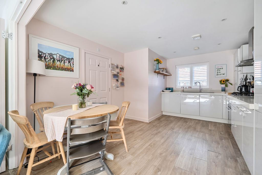 Property photo 3 of 18 Kitchen Diner