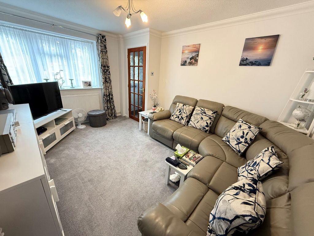 Property photo 2 of 9 4393323