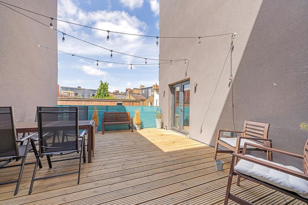 Property photo 3 of 17 Terrace.Jpg