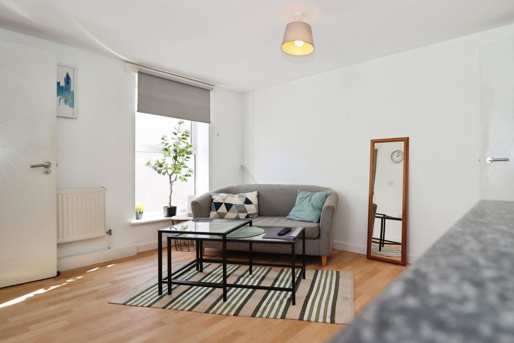 Property photo 1 of 16 Pbox-Img.Jpg