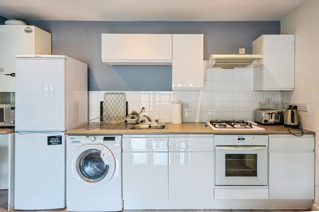 Property photo 3 of 15 Kitchen