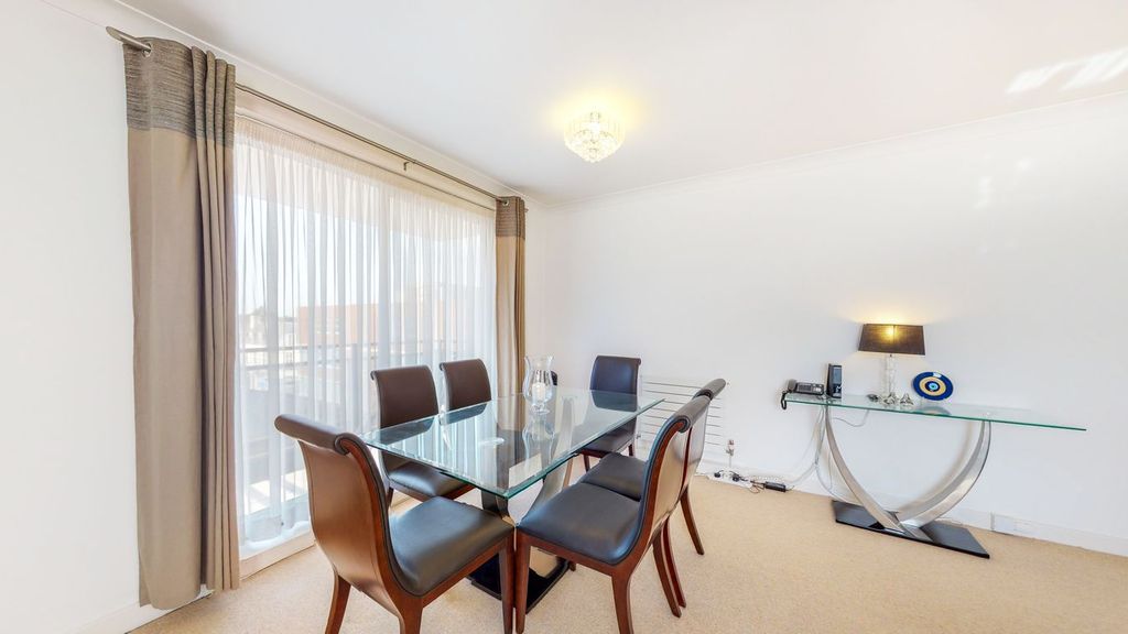 Property photo 3 of 11 Living/Dinning Room