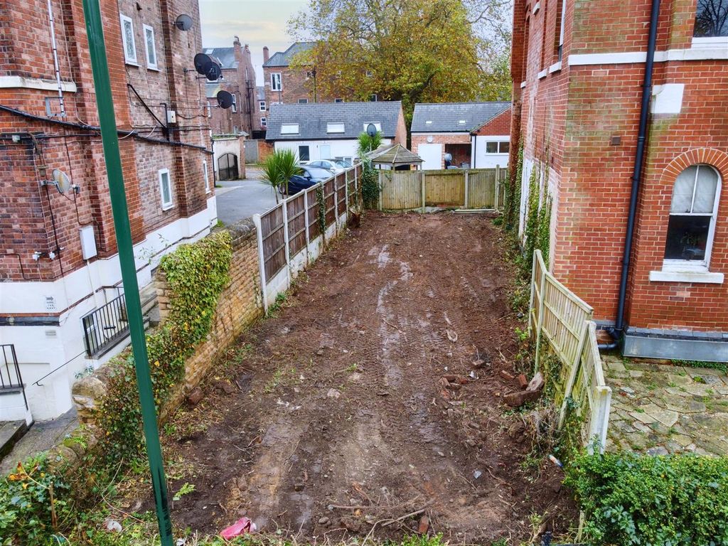 Property photo 3 of 5 1