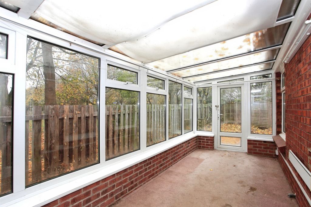 Property photo 3 of 17 Conservatory