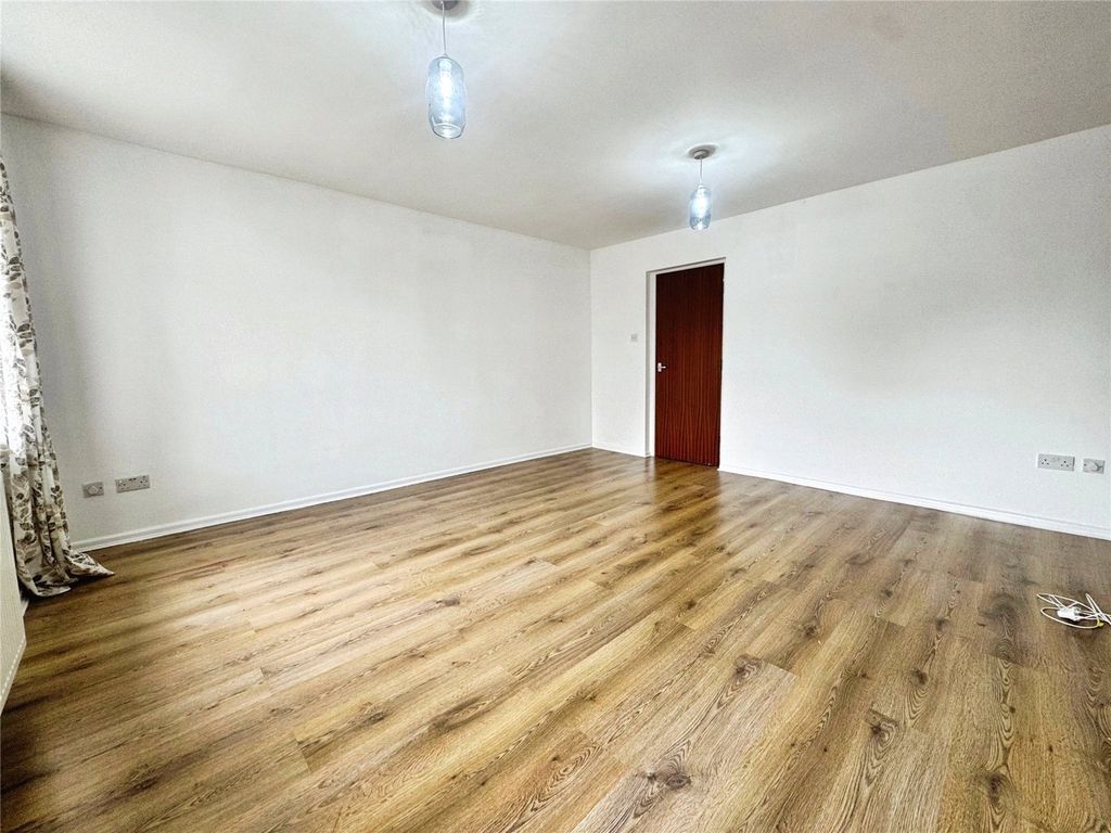 Property photo 3 of 10 Picture No. 04