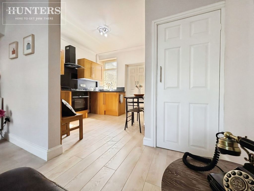 Property photo 3 of 14 Pbox-Dining_Room-336576.Jpeg