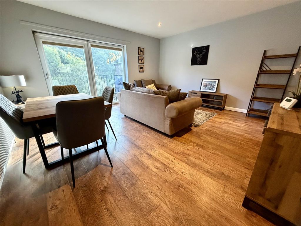 Property photo 1 of 10 Tempimagezrmz1K.Jpg