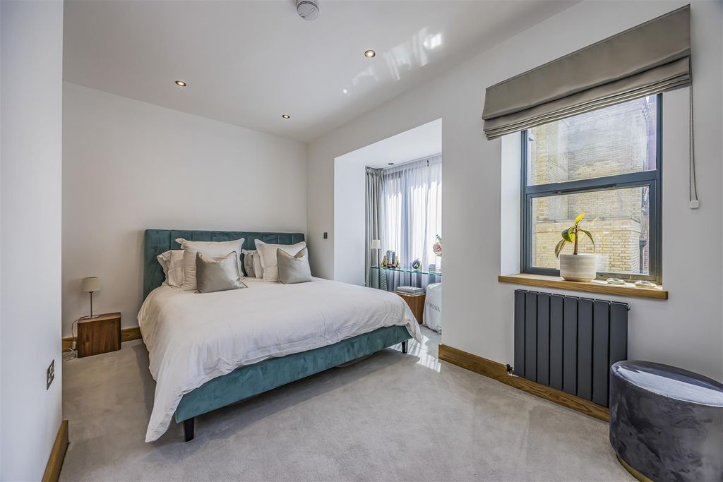 Additional image 7 of 4 bed town house for saleWykeham Place, Fareham PO16