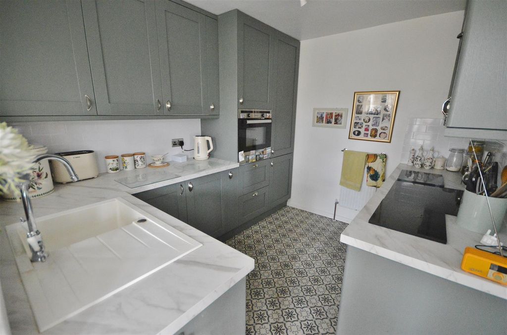 Property photo 3 of 21 Kitchen