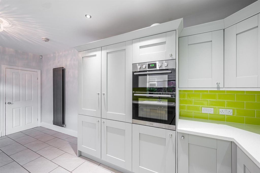 Property photo 3 of 27