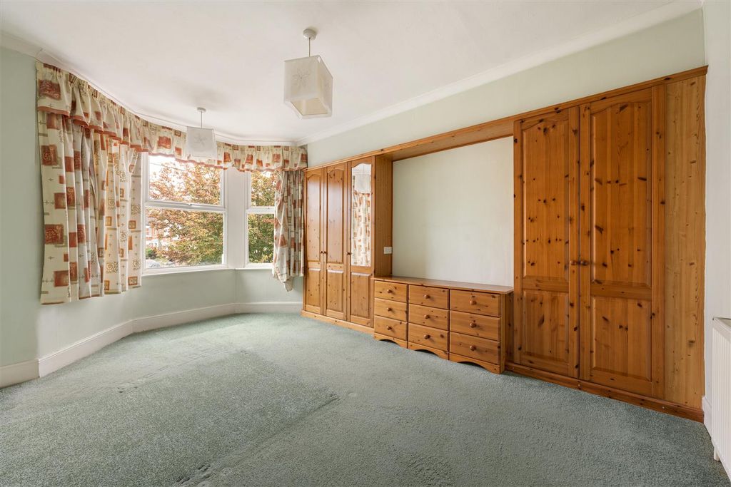 Property photo 3 of 24 Beech Hall Road, E4