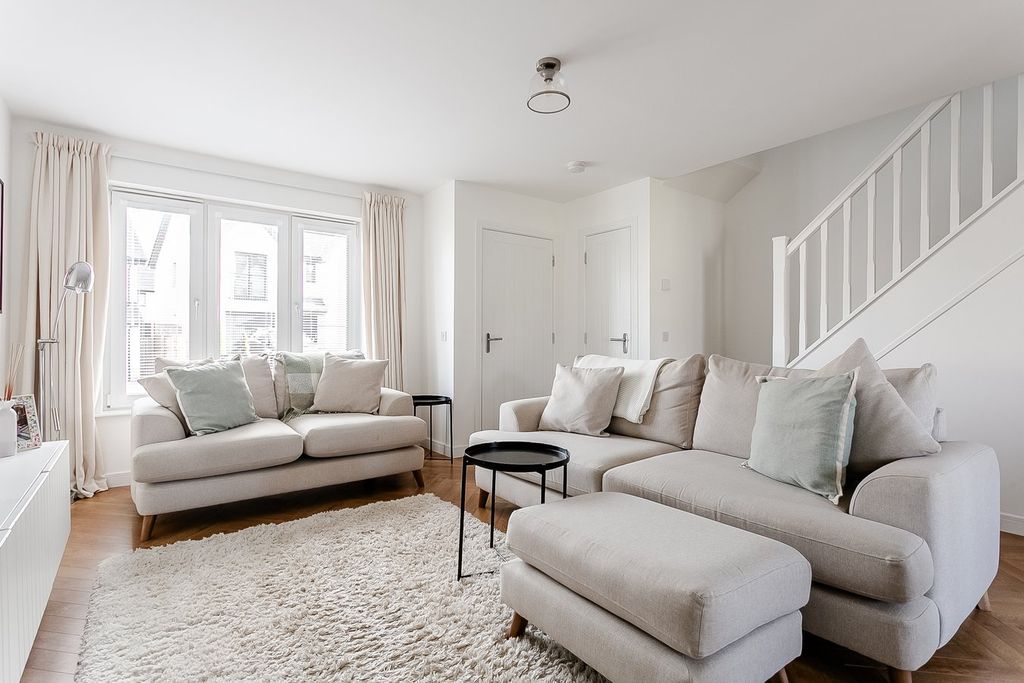 Property photo 2 of 30