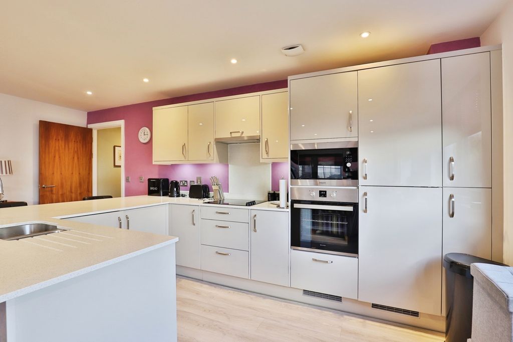 Property photo 2 of 17 Photo