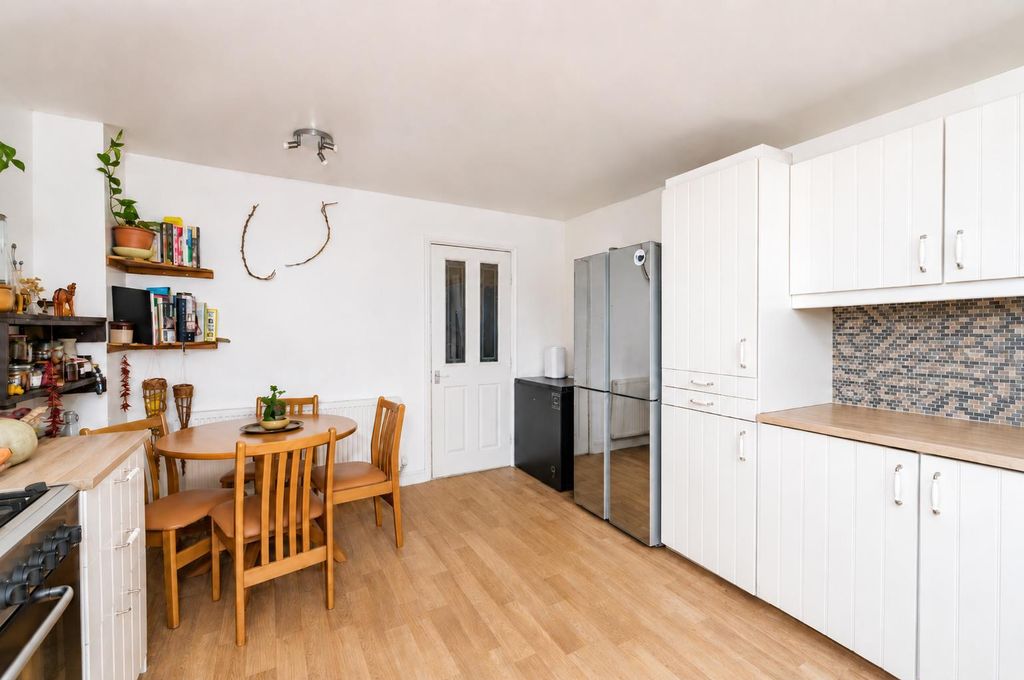 Property photo 3 of 16 18 Ladywell Avenue Dundee-6.Jpg