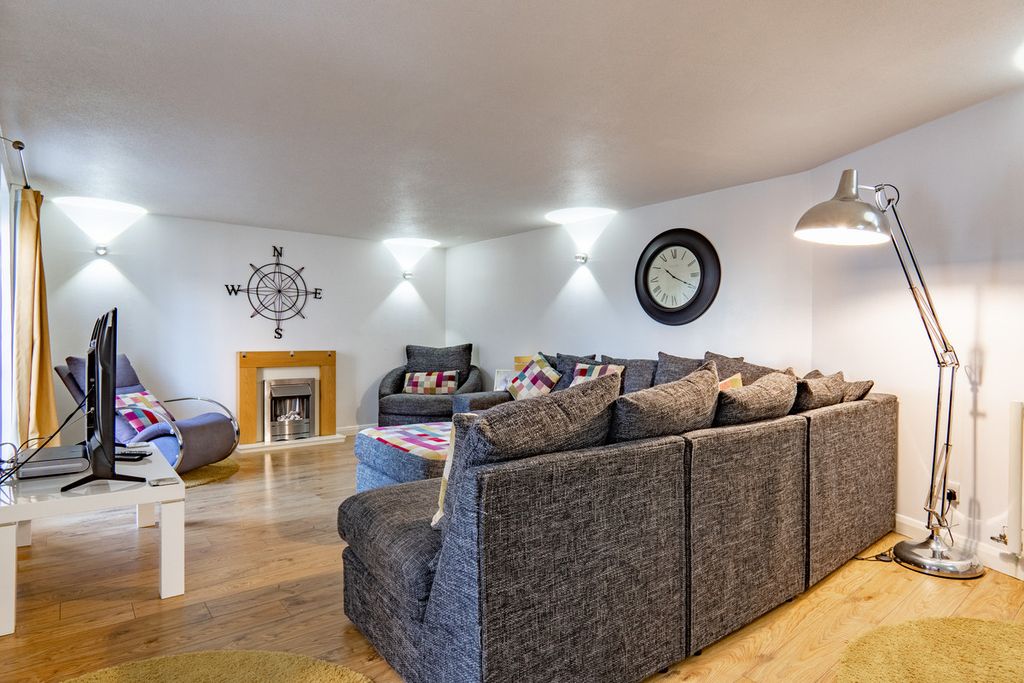 Property photo 2 of 29