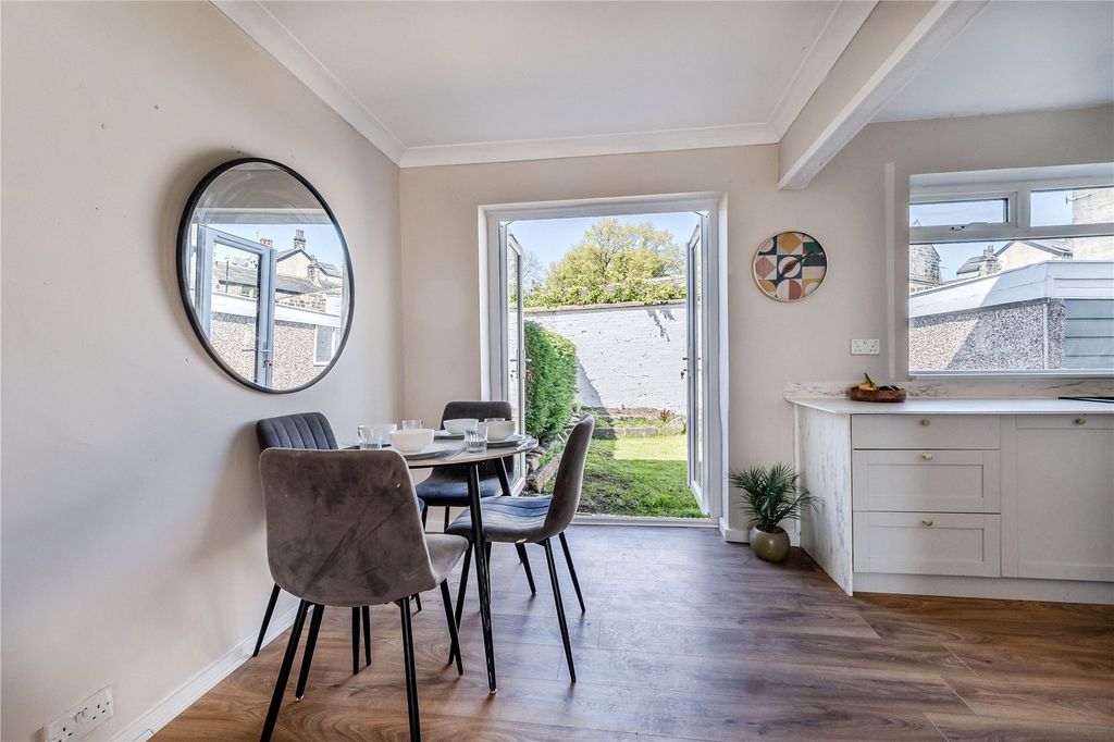 Property photo 3 of 19 Dining Area