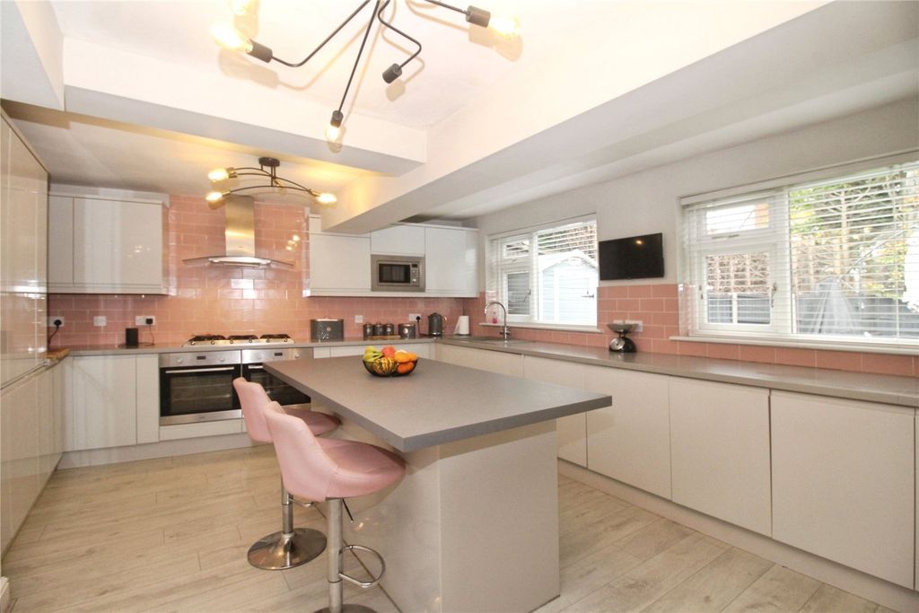 Property photo 2 of 13 Breakfast Kitchen