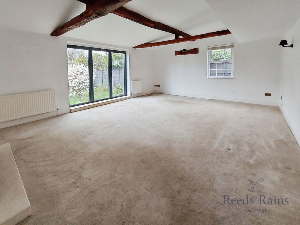 Property photo 2 of 22 Lounge