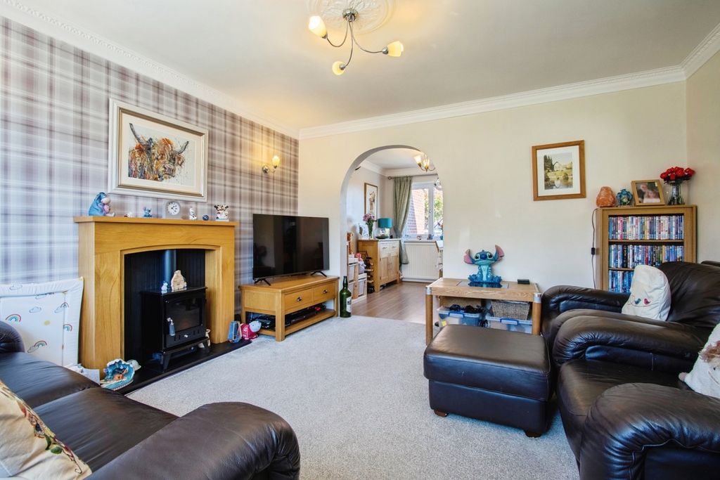 Property photo 2 of 17 Photo