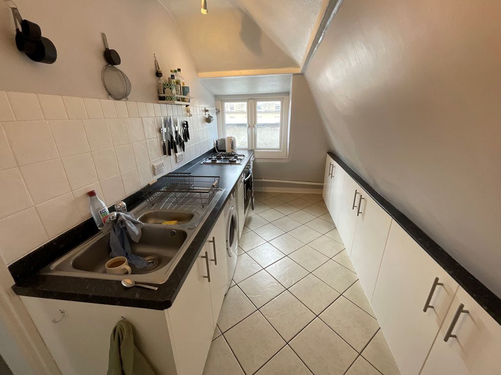 Property photo 3 of 7 Kitchen