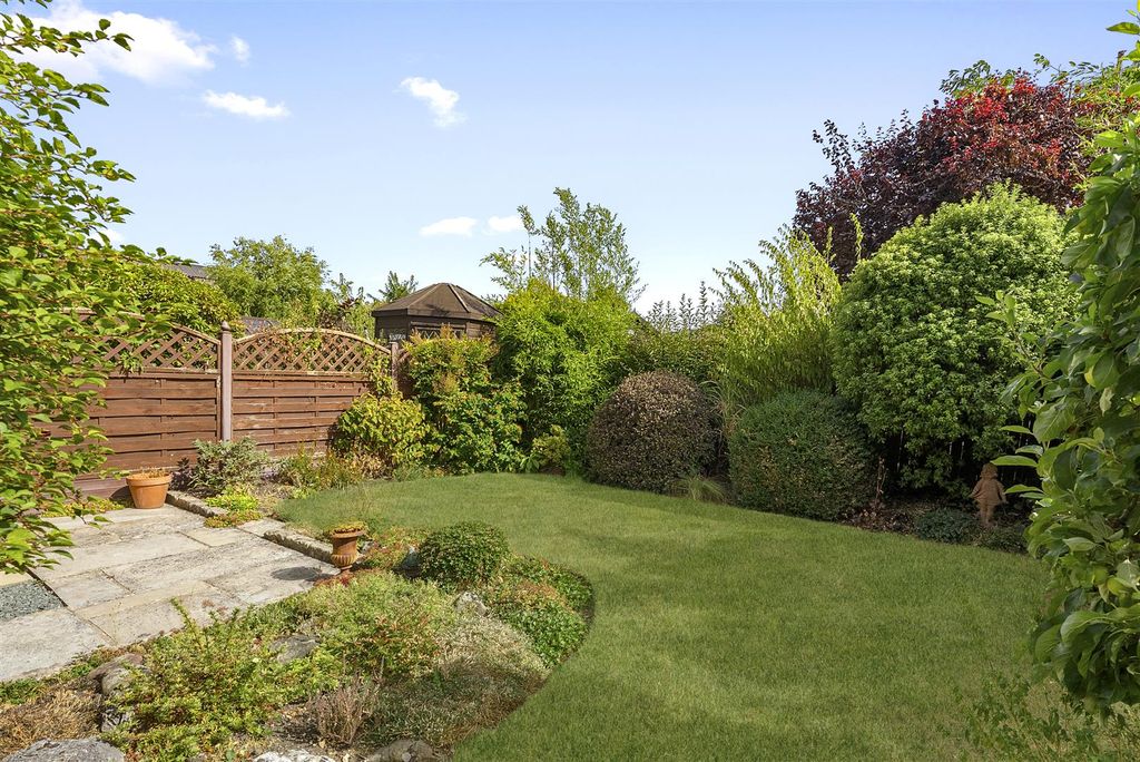 Property photo 3 of 21 Garden
