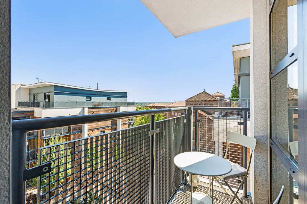 Property photo 2 of 18 Balcony