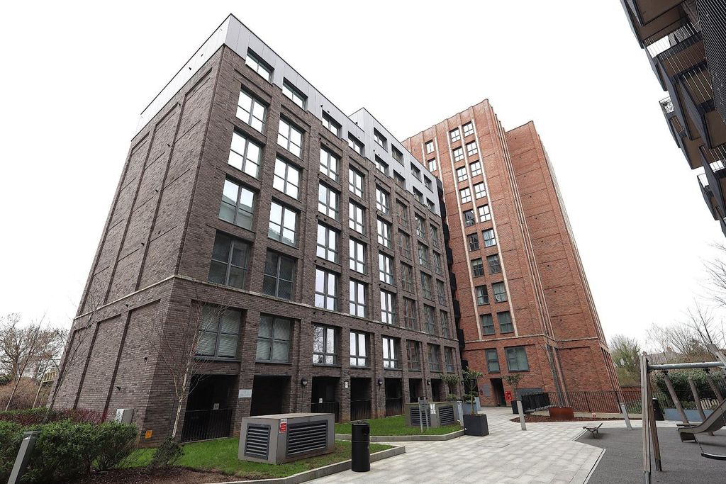 Property photo 2 of 11 Front Of Block