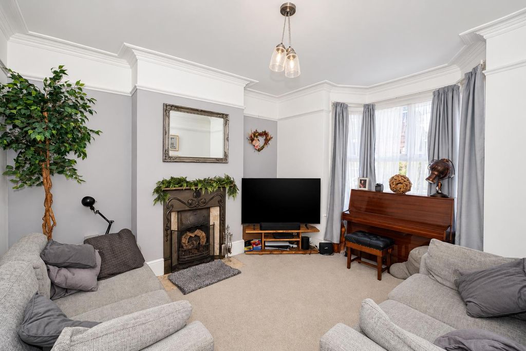 Property photo 1 of 23 B425298F-7Aa2-42Ff-A26F-703205A255F2.Png