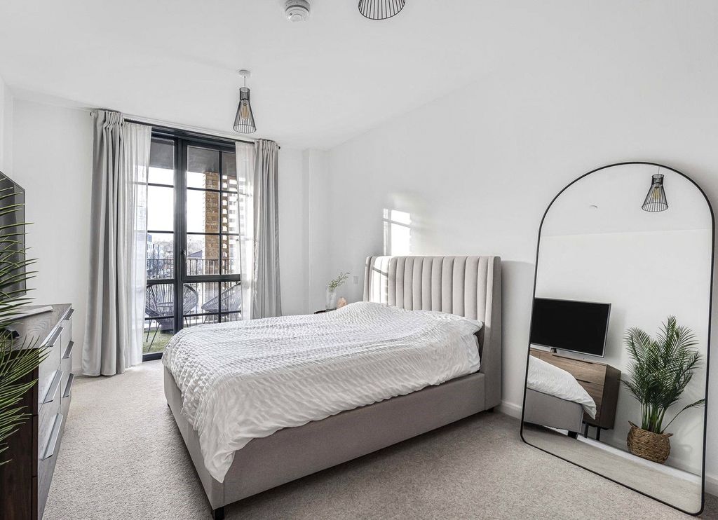 Property photo 3 of 23 Bedroom