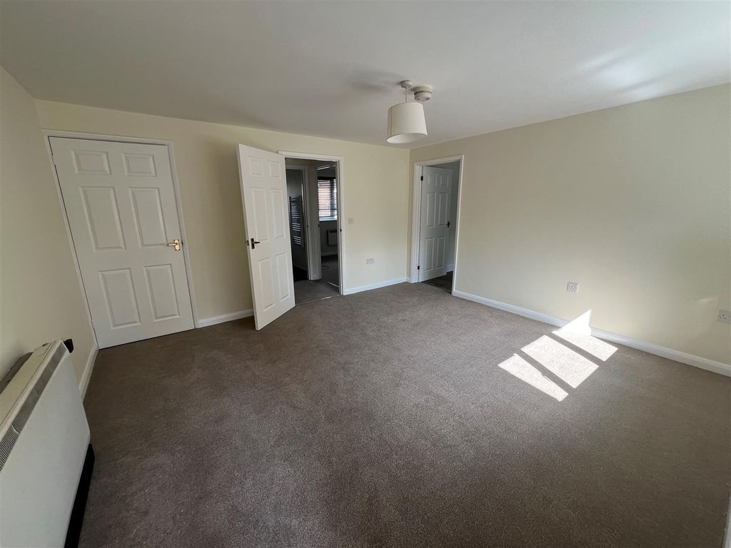 Property photo 2 of 6 Lounge.Jpg