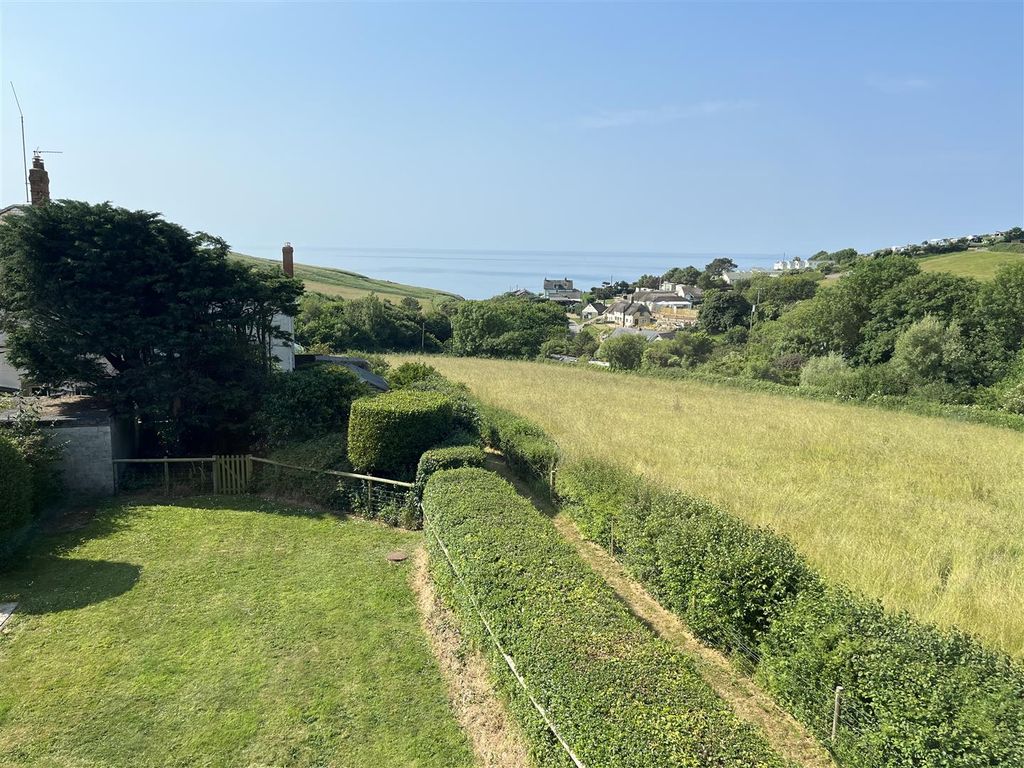 Property photo 2 of 18 Garden