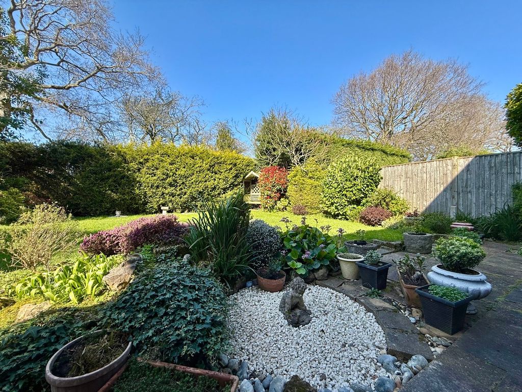Property photo 2 of 25