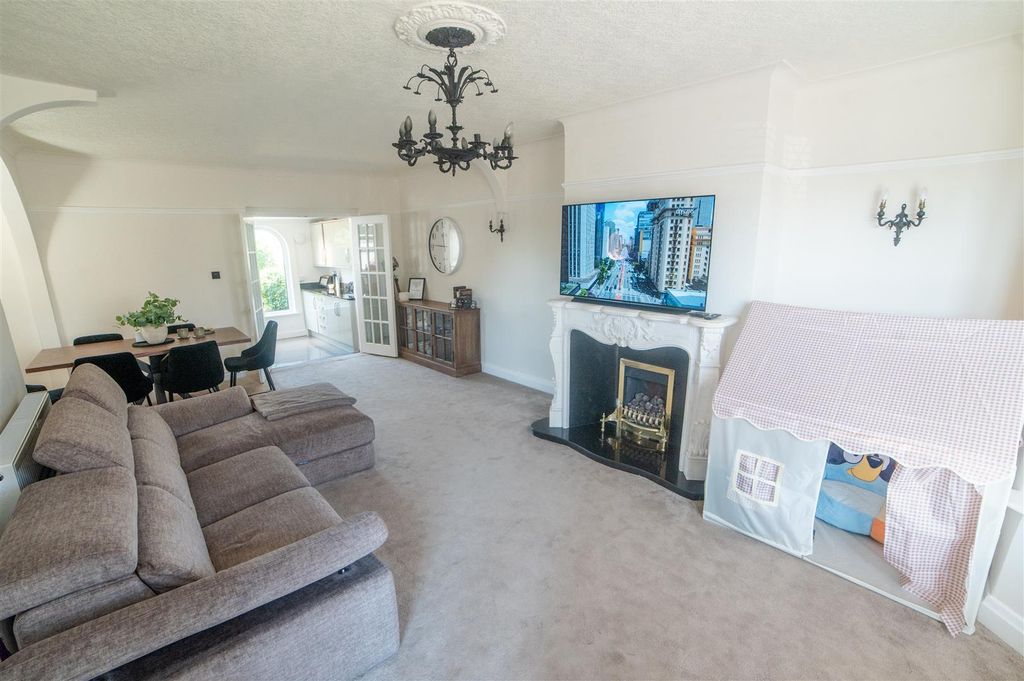 Property photo 2 of 32